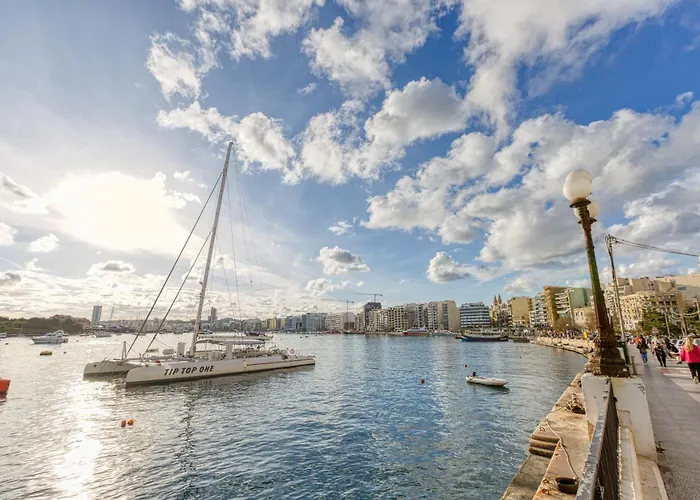 Luxury By Beyond Air With Shared Rooftop Pool & Bbq Sliema