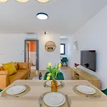 Luxury By Beyond Air With Shared Rooftop Pool & Bbq Apartment *