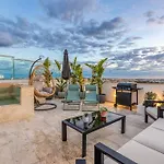 Luxury By Beyond Air With Shared Rooftop Pool & Bbq Apartment *