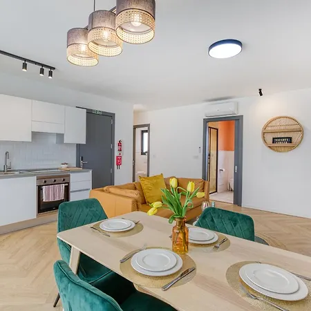 Apartment Luxury By Beyond Air With Shared Rooftop Pool & Bbq