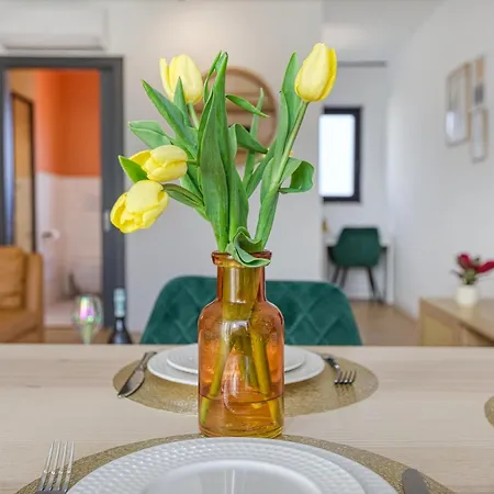Apartment Luxury By Beyond Air With Shared Rooftop Pool & Bbq *