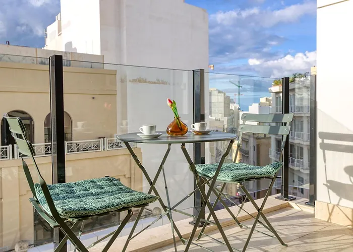 Luxury By Beyond Air With Shared Rooftop Pool & Bbq Σλιέμα