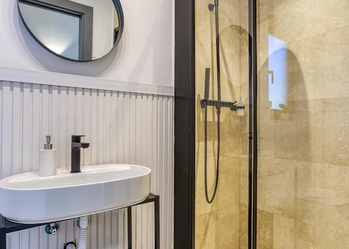 Luxury By Beyond Air With Shared Rooftop Pool & Bbq Apartament