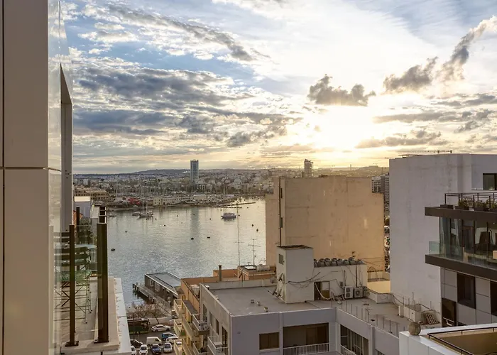 Luxury By Beyond Air With Shared Rooftop Pool & Bbq Διαμέρισμα Σλιέμα