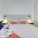 Luxury By Beyond Air With Shared Rooftop Pool & Bbq Apartmán