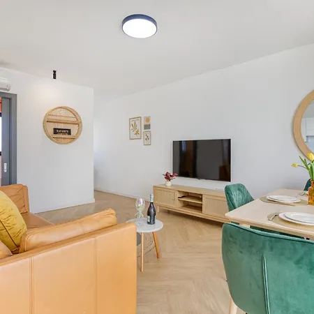 Apartment Luxury By Beyond Air With Shared Rooftop Pool & Bbq