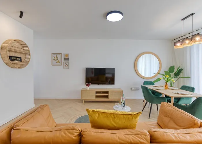 Apartment Luxury By Beyond Air With Shared Rooftop Pool & Bbq