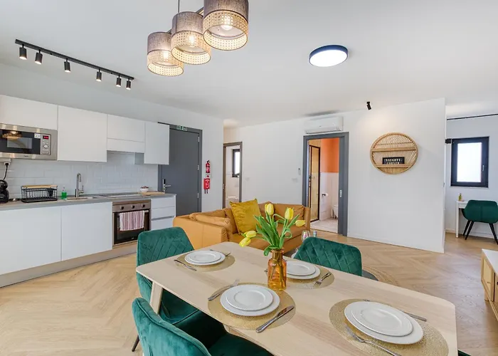 Apartment Luxury By Beyond Air With Shared Rooftop Pool & Bbq