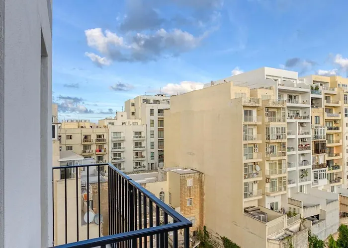 Apartment Luxury By Beyond Air With Shared Rooftop Pool & Bbq