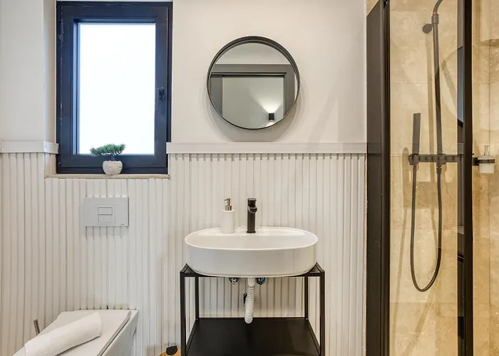 Apartment Luxury By Beyond Air With Shared Rooftop Pool & Bbq *