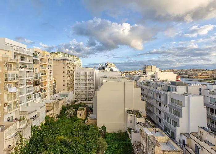 Apartment Luxury By Beyond Air With Shared Rooftop Pool & Bbq *